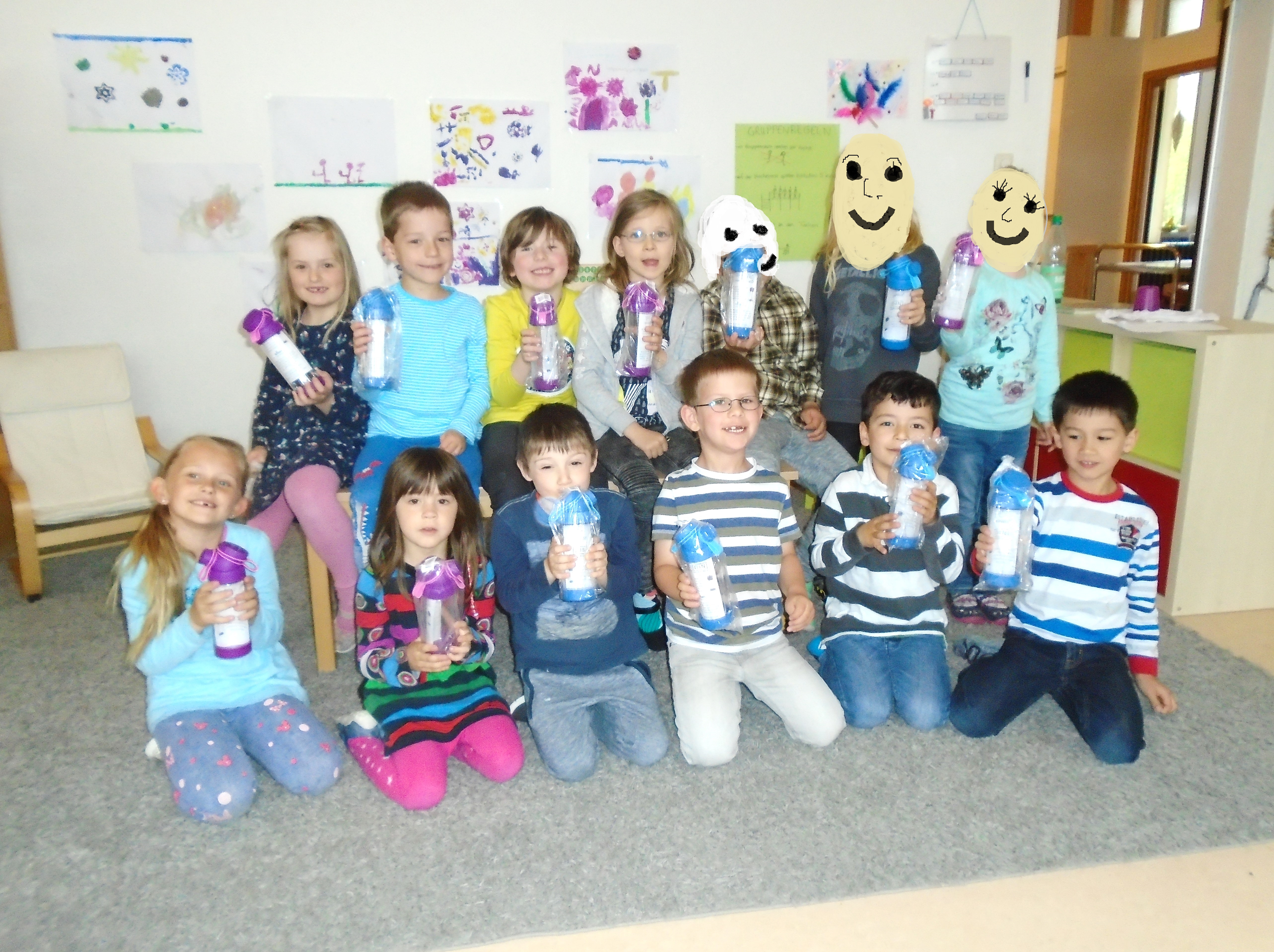 Die Kinder der Kita Goethestr. in Ritterhude freuen sich ber die neuen Trinkflaschen. Wir wnschen alles Gute zum Schulanfang im Sommer...